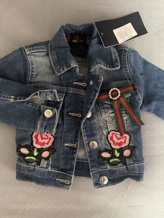 Продам новый костюм для девочки