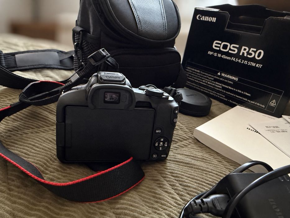Canon EOS R50 + обектив 18–45 mm + чанта – пълен комплект