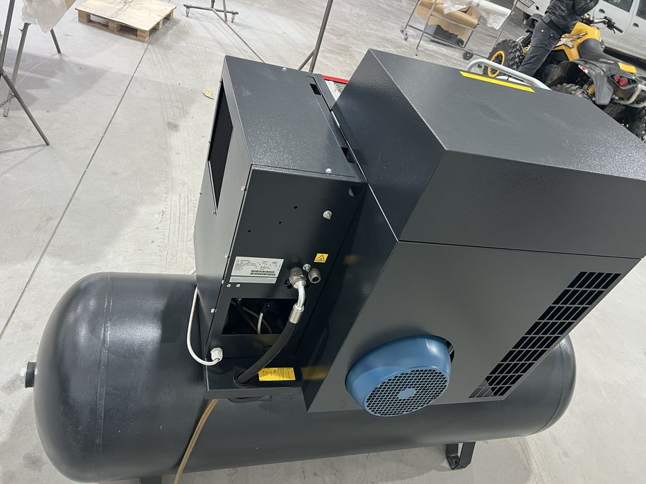 Compresor aer cu surub si uscator ChicagoPneumatic Rezervor 500 L