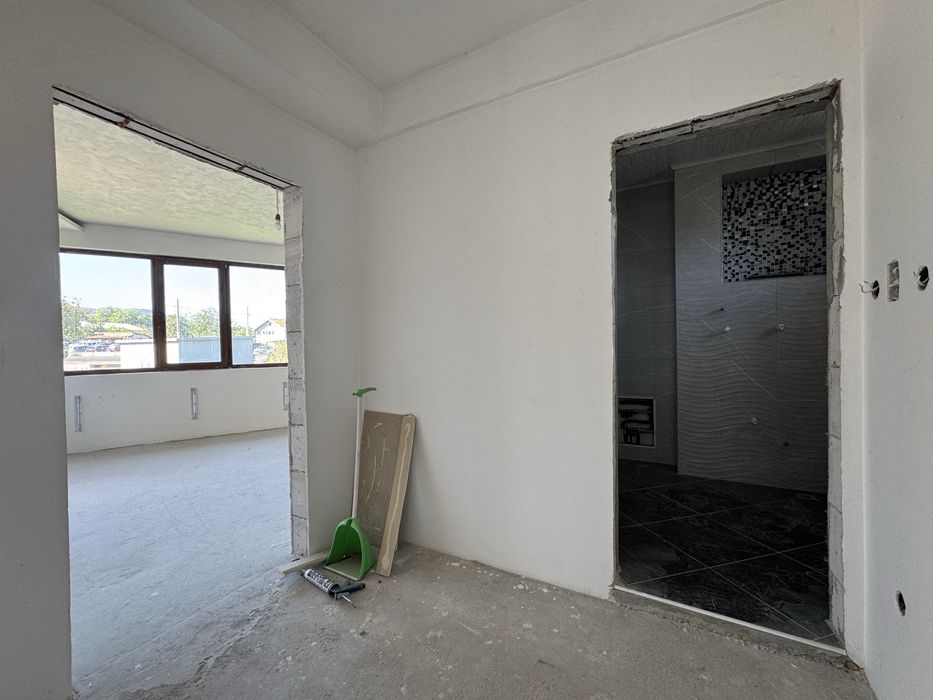 Нова Двуетажна Къща в Затворен комплекс с 300кв. двор в Гр. Търговище