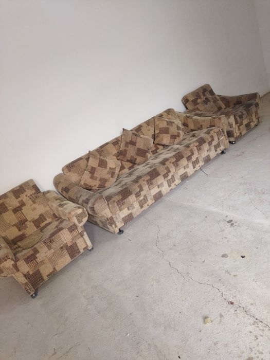 Devan kreslo sotladi