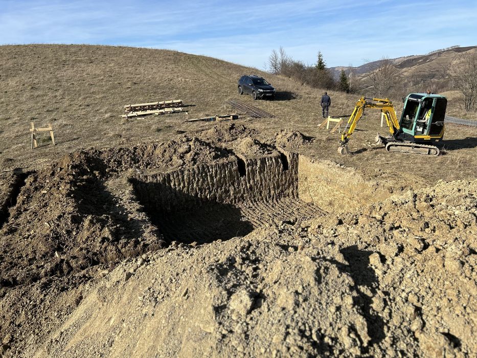 Excavator de inchiriat