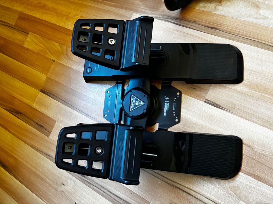 Пълен комплект за Flight Simulator: Turtle Beach VelocityOne Flightstick + Rudder Педали (За PC / Xbox)