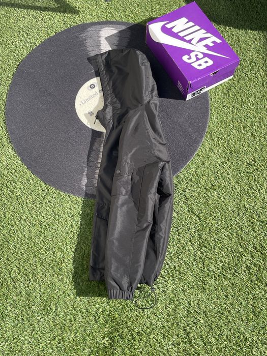 Geaca de vant Bershka