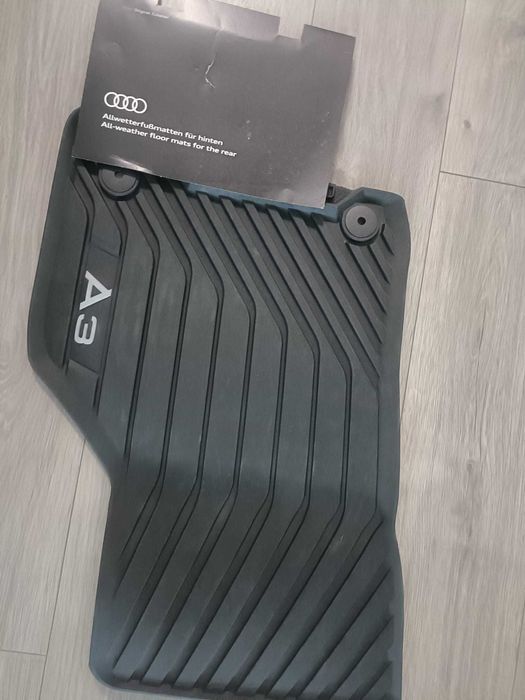 Covor cauciuc original A3 8V doar pasager dreapta, inscpriptionat cu A3 sau cu E-TRON