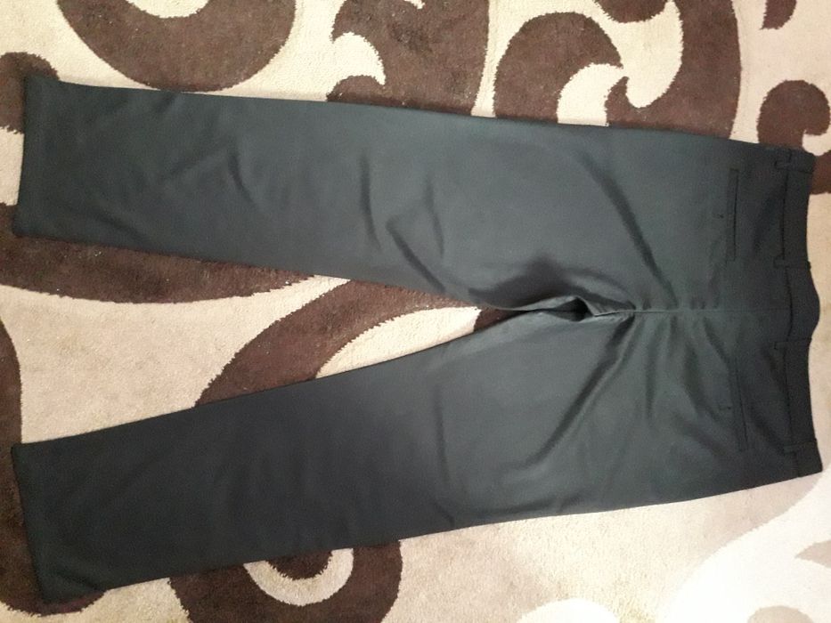 Pantaloni stretch noi.