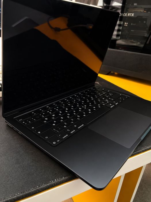 Macbook M4 16/256gb Ideal xolatda.