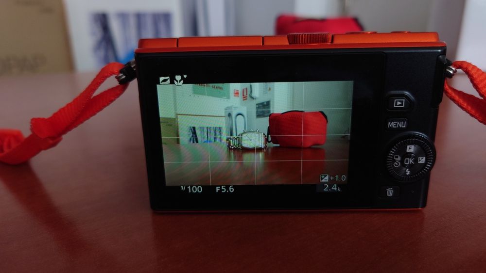 Nikon 1 J4 cu obiectivul 10-30 PD Zoom