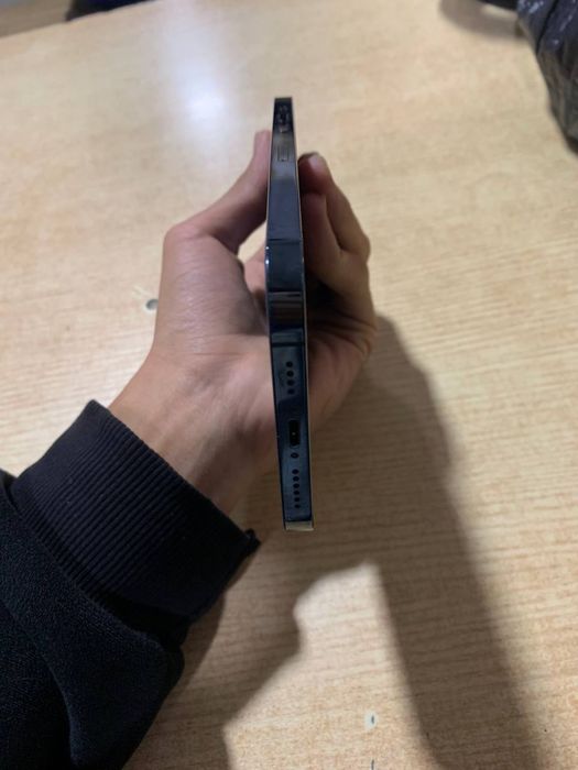 Iphone 12 pro max 256 gb holati ideal karobka dakument bor