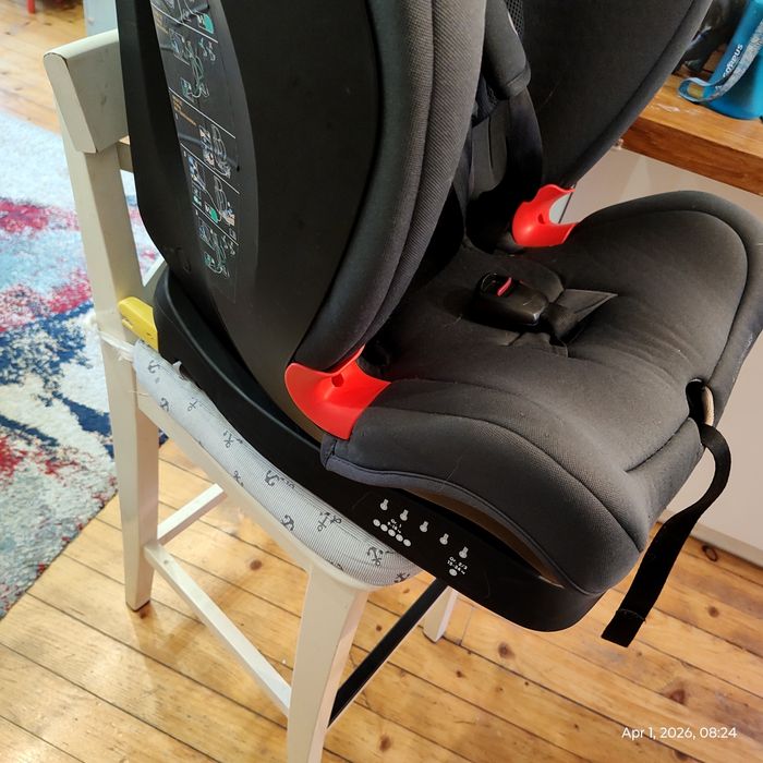 Детско столче за автомобил / кола. Maxi Cosi made in Italy.