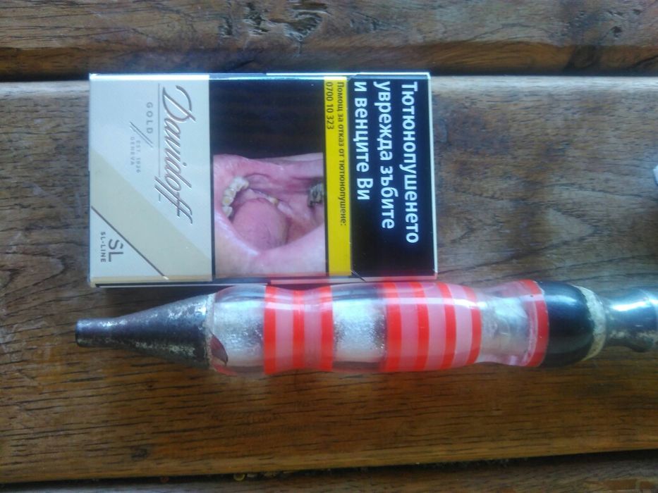 Продавам антикварна брадва с множество функций