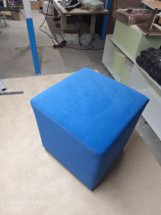 Продам пуфики новые.