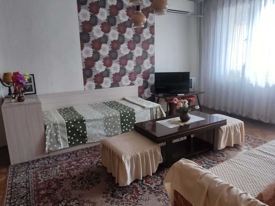 Продава тристаен - разширен апартамент