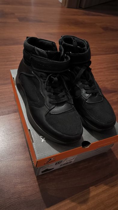 Ботинки продам , размер 39 .