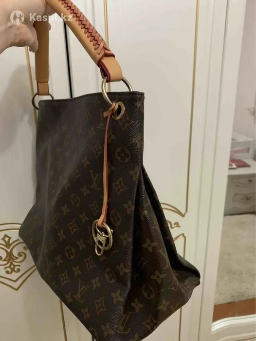 продам сумку от LV в хорошем качестве