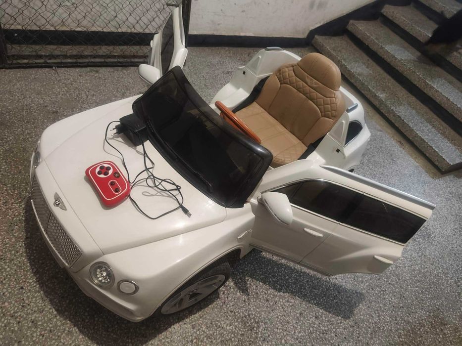 Детски акумулаторен джип Bentley