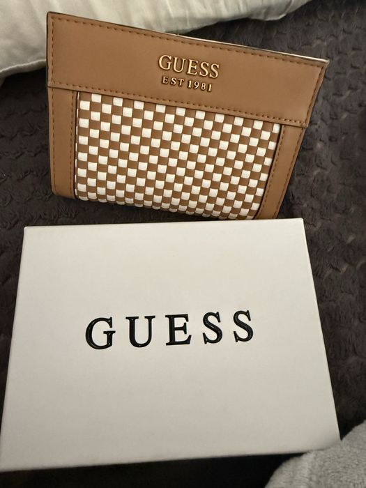 Дамско портмоне Guess