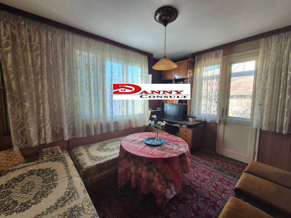 Тристаен апартамент в гр. В. Търново до Пожарната