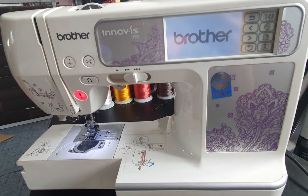 Mașină de cusut și brodat Brother Innov-is 950 + 30 ațe cadou