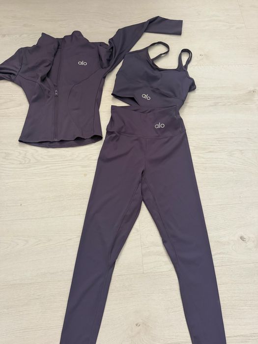 Costum  sport  Alo yoga