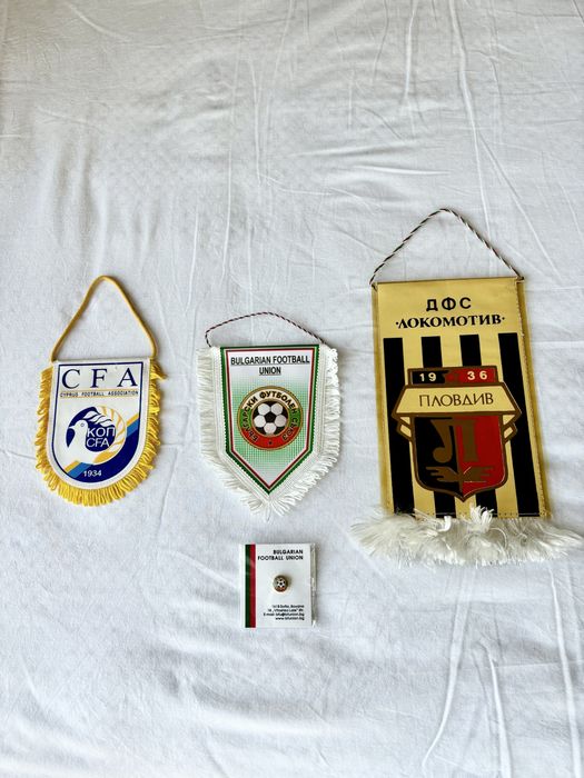 Футболни флагчета и значка