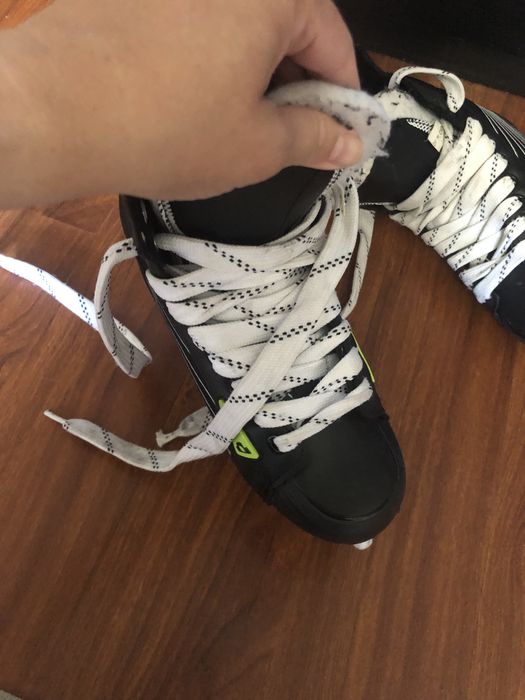 Продам коньки хоккейные