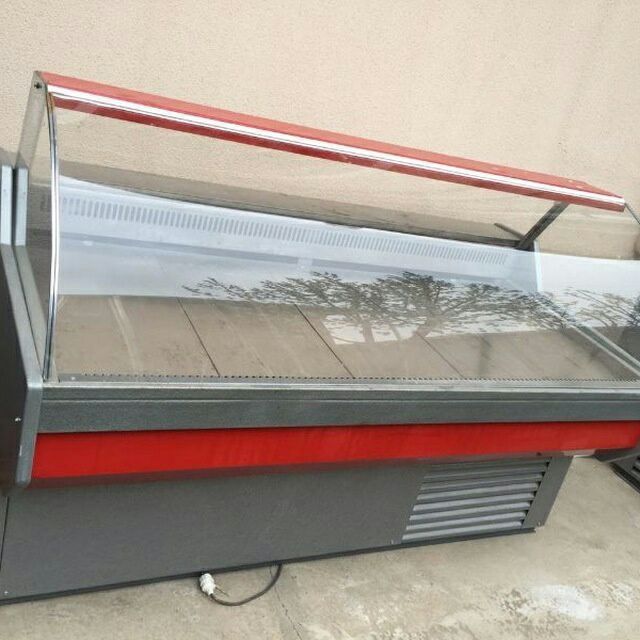 Витринные холодильник