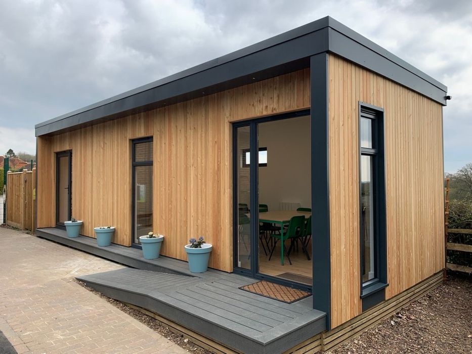 Vand Casute din lemn , magazi din lemn