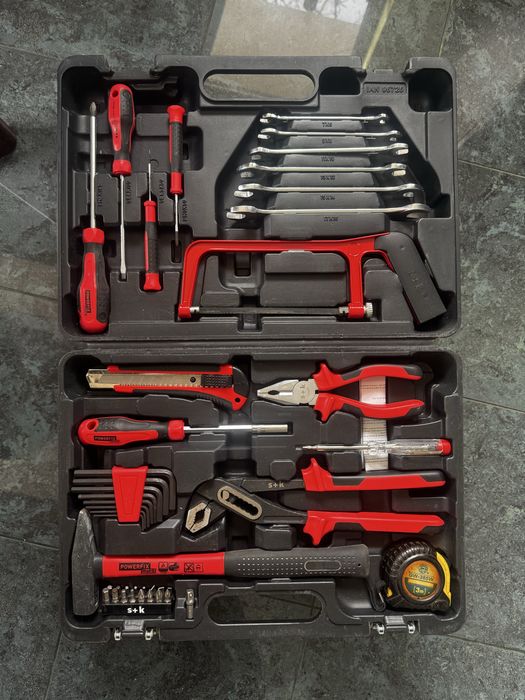 Продаваам комплект инструменти