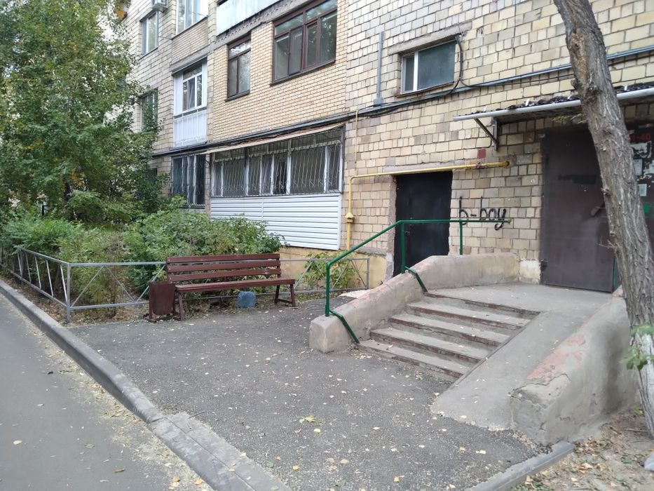 Продаю 4-комн квартиру