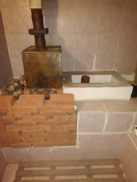 Продам двухэтажный дом  и  СТО .