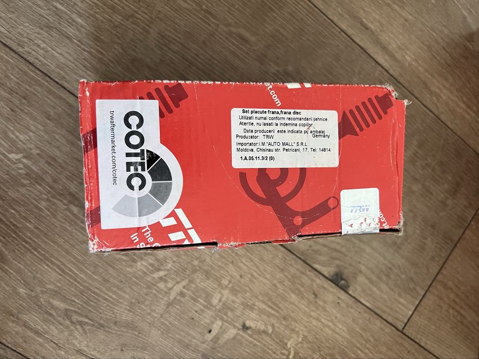 Set discuri/placuțe frână spate Toyota Auris/Corolla -  TRW DF4830