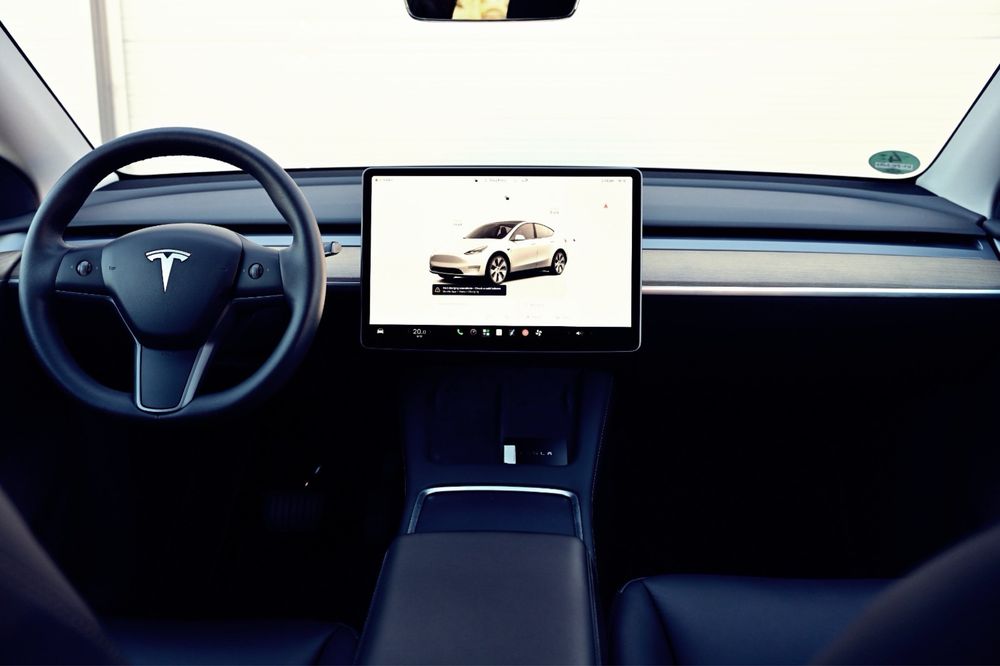 Tesla Y/340cp/Garantie/import Germania