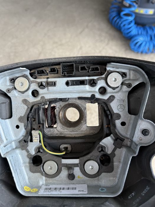 Кожен волан Mercedes benz w2124603C E класа с пера 4 лъча ном 11