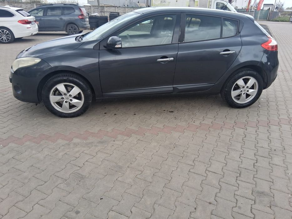 Vând Renault Megane 1.6 benzină