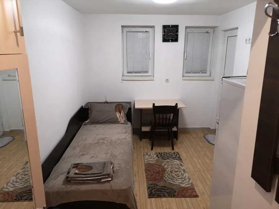 Дава се под наем Едностаен апартамент в Пловдив, Център - 15 кв.м за 153 € - Снимка #4