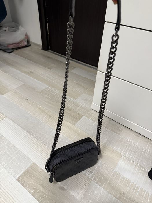 GUESS Чанта за рамо