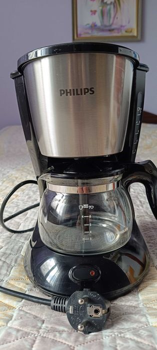 Продавам шварц кафемашина Philips Daily Collection HD7435/20