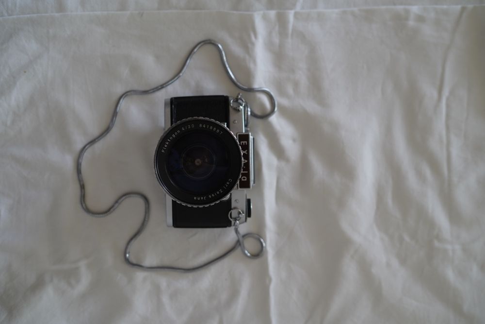 carl zeiss flektogon 20mm f4 cu aparat EXA