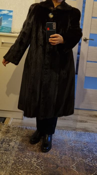 Шуба норковая, пр-Греция, заводской бренд.