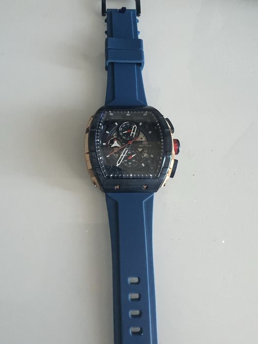Продавам различни ръчни часовници Fossil, Swatch, Guess