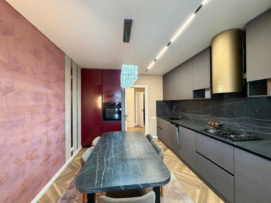 Продажа 3-комнатной квартиры  бородина 111