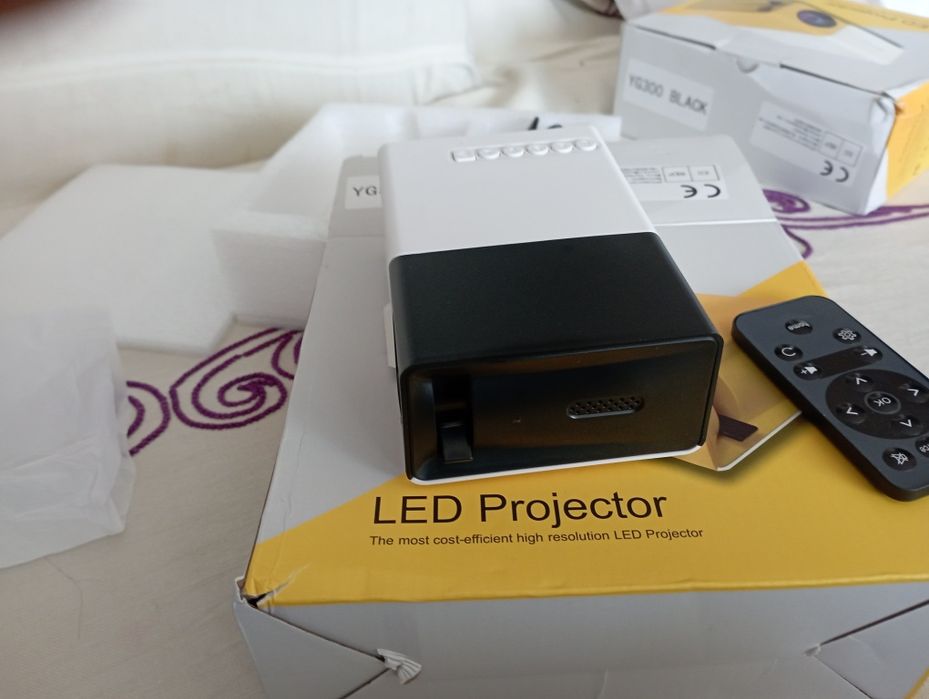 LED проектор със звук