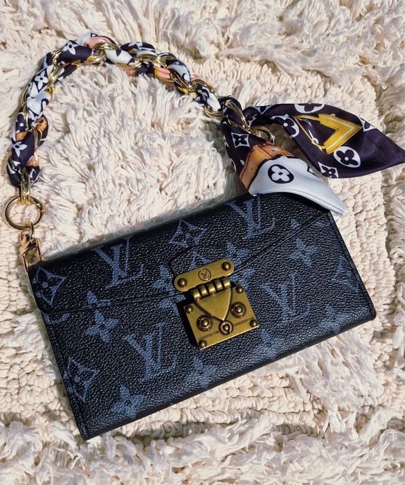 Luxury trunk phone case with chain scarf  Iphone 17 Pro Max