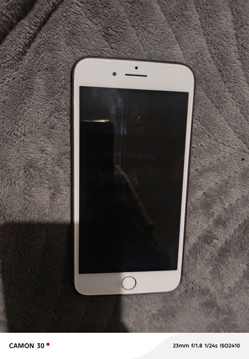 Продам айфон 8 плюс 64гб