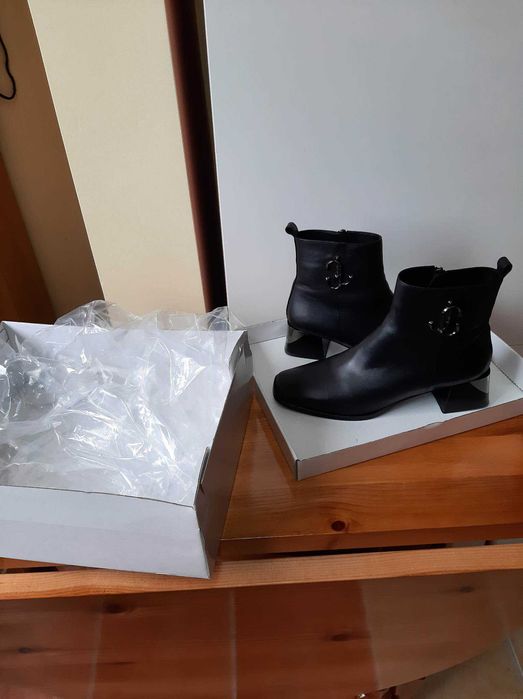 Обувки, боти и ботуши - Маркови, Нови, мерени и неудобни за моя крак