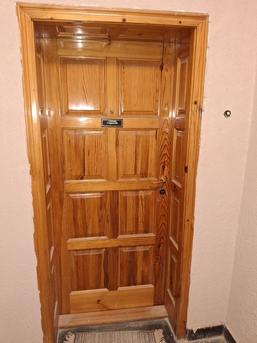 Продава 2 дървени врати