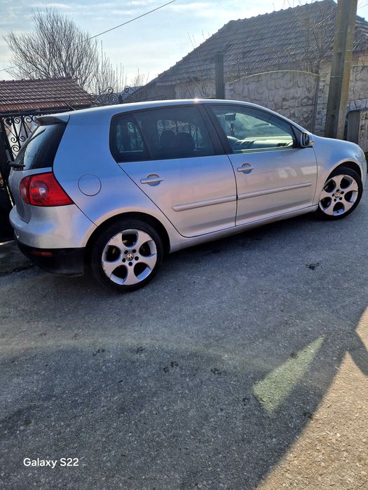 Vand golf 5 gt motor 1,4 140 calzire in scaune distribuție schimbata an fabricației 2007 km 201500 mi