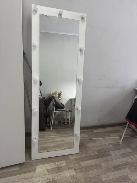 Продам зеркало с подсветкой