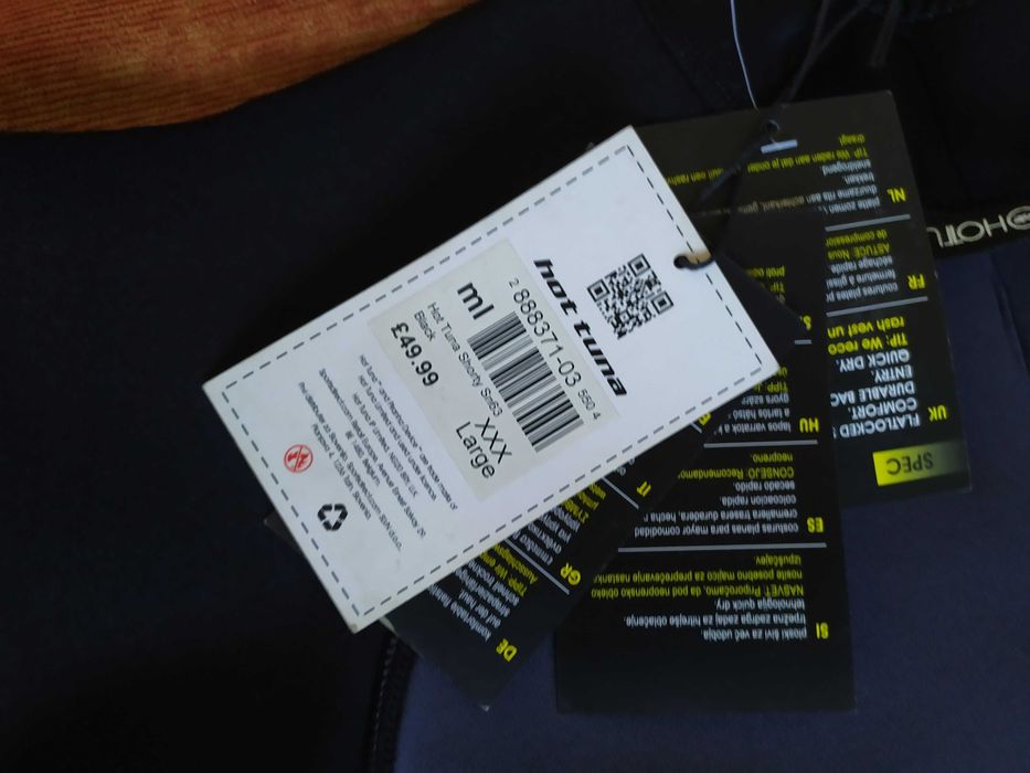 Неопренови костюми Hot tuna, нови три - 1 за възрастен и 2 детски